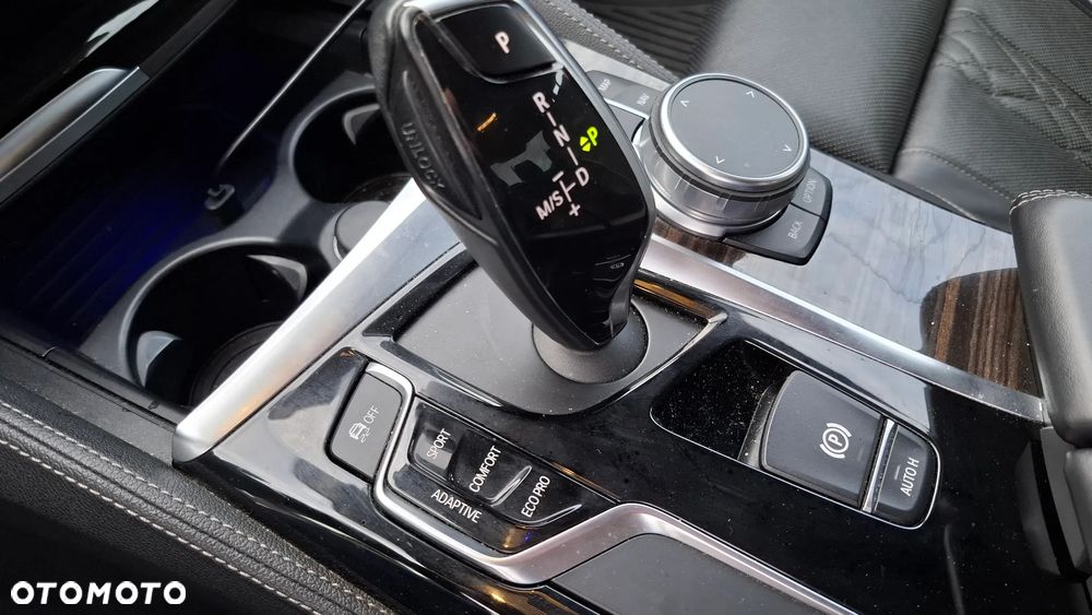 BMW Seria 5 M550i xDrive - 9