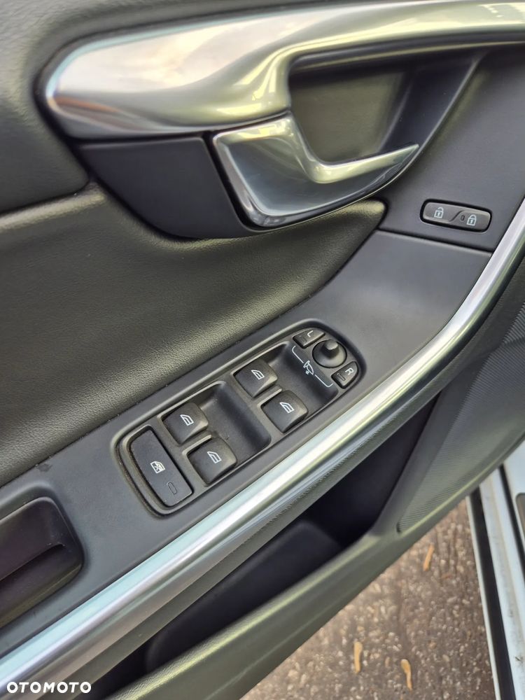 Volvo V60 D4 Drive-E R-Design Momentum - 15