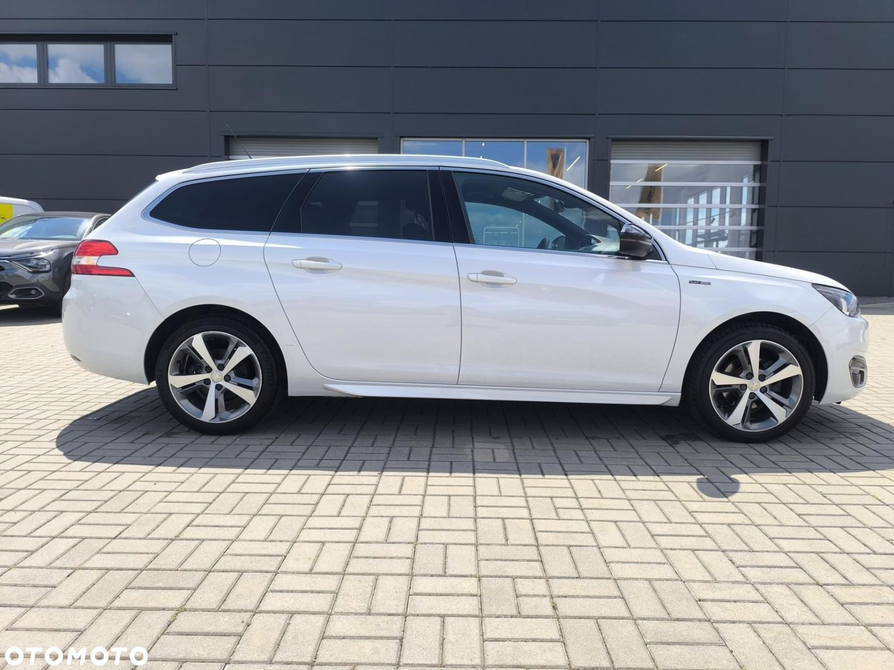 Peugeot 308 - 8