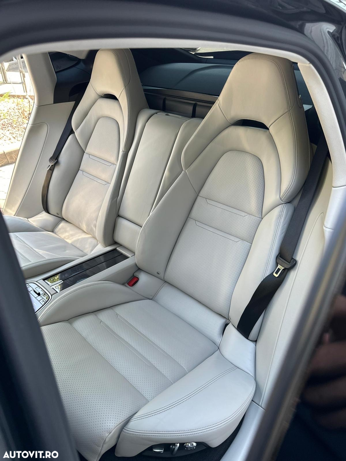 Porsche Panamera 4S - 25