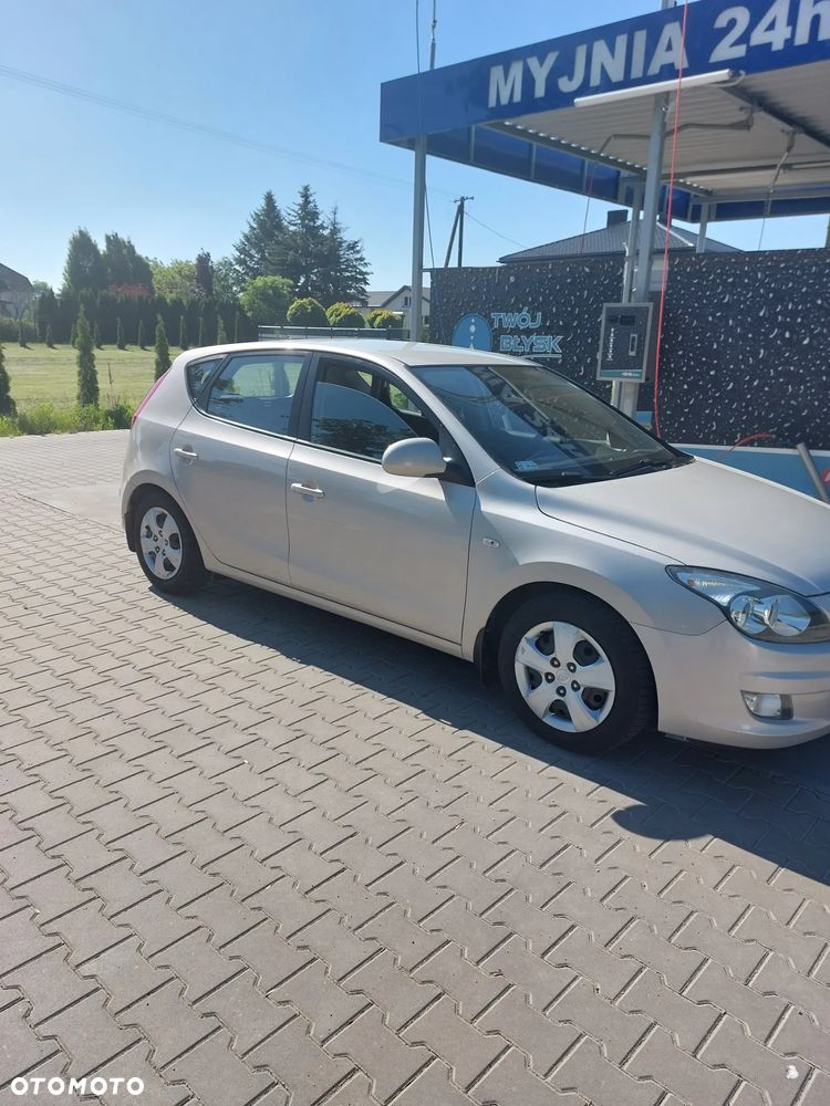 Hyundai i30 1.6 Comfort EU5 - 4