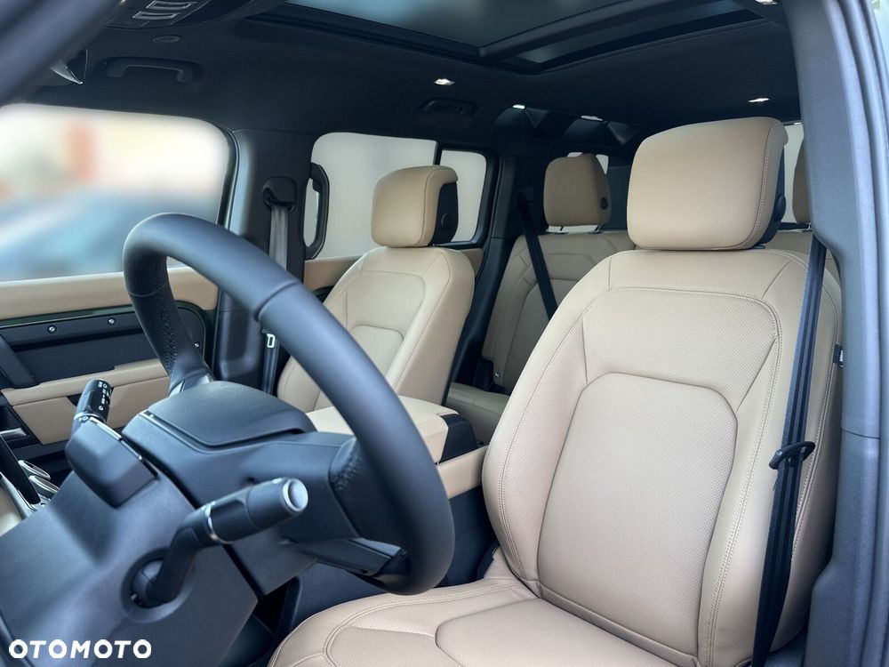 Land Rover Defender - 16