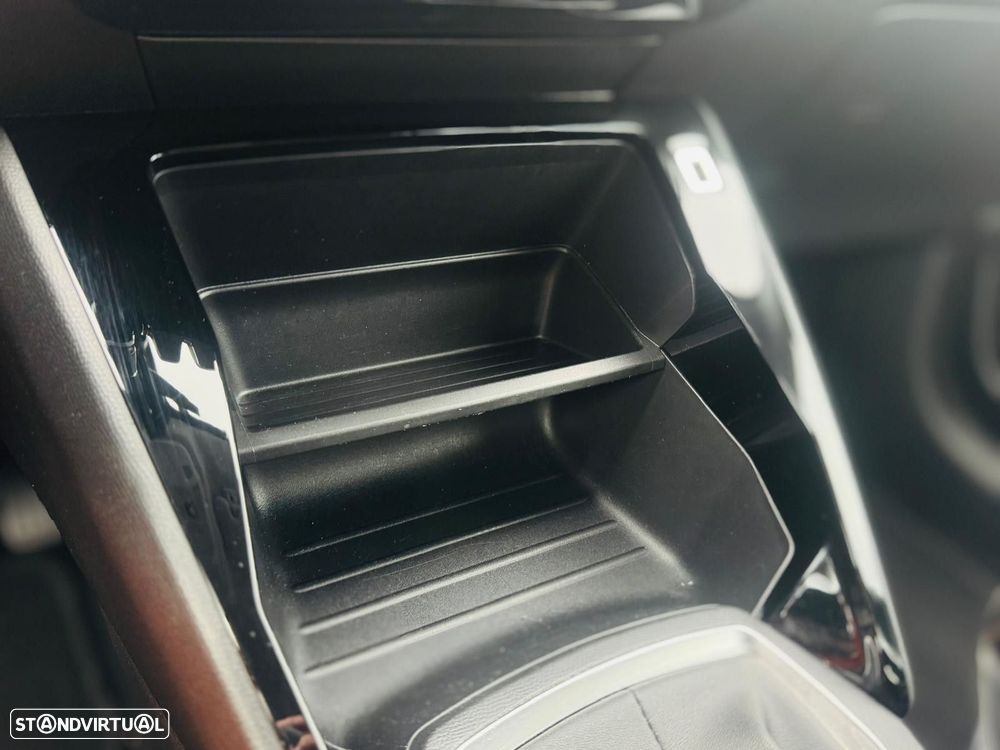 Peugeot 208 1.2 PureTech SE Style - 31