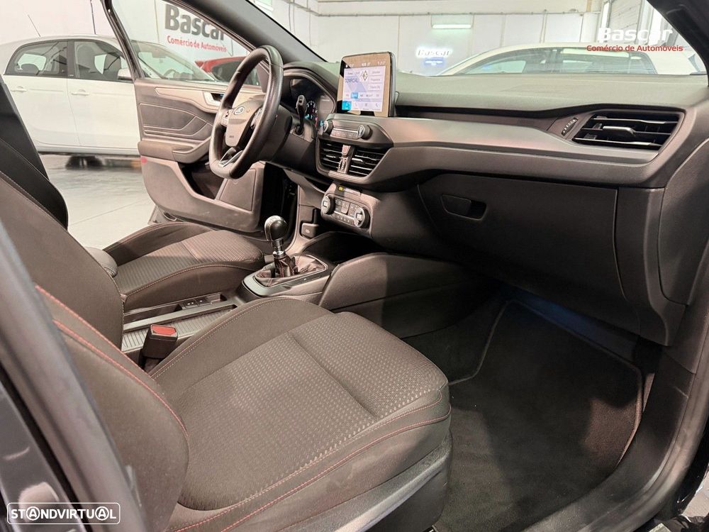 Ford Focus 1.0 EcoBoost MHEV ST-Line - 13