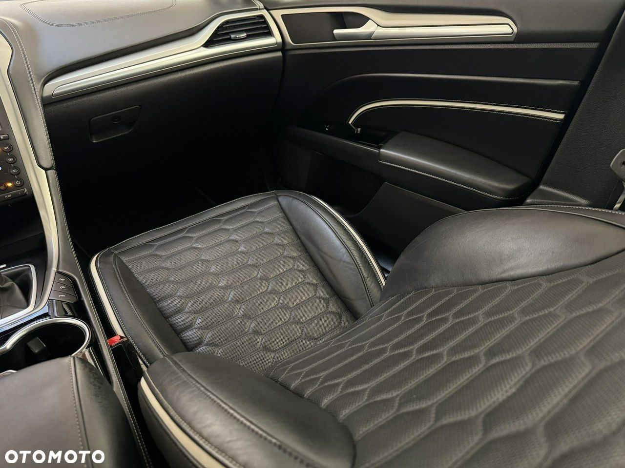 Ford Mondeo 2.0 TDCi Start-Stopp PowerShift-Aut Vignale - 26