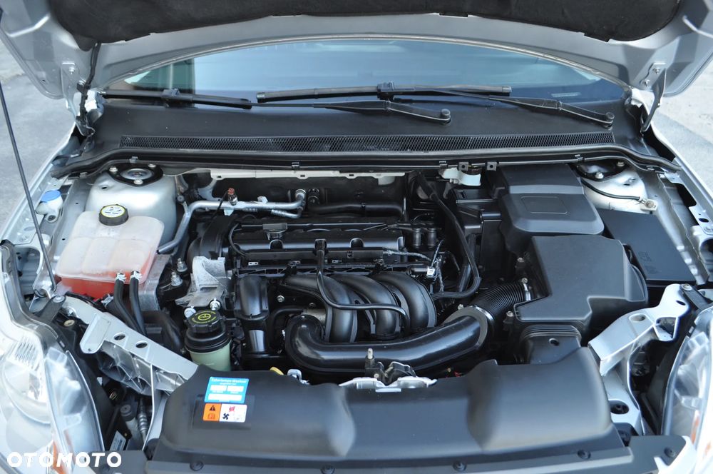 Ford Focus 1.6 Trend + - 26