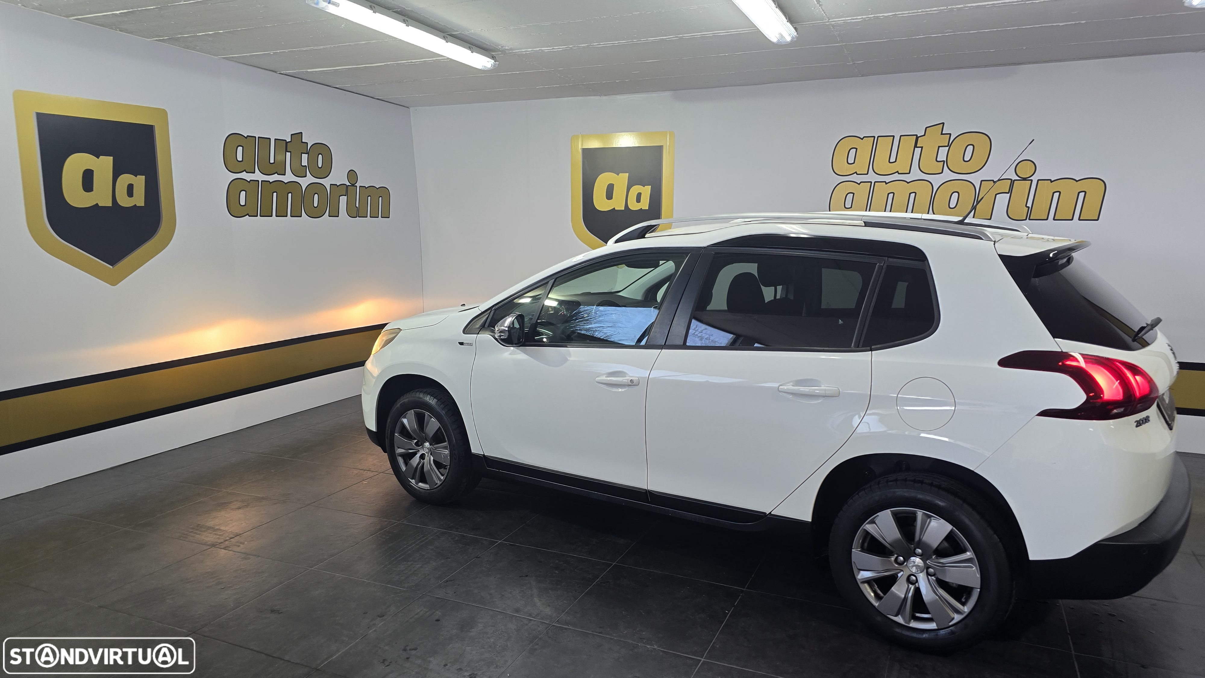 Peugeot 2008 1.2 PureTech Style - 11