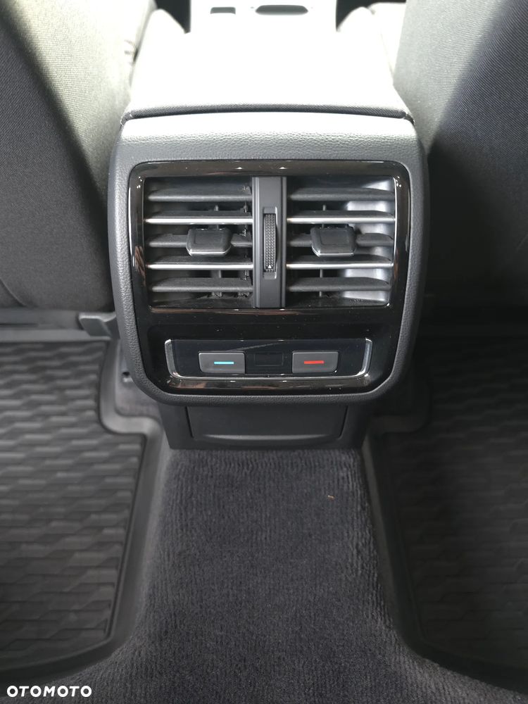 Volkswagen Passat 2.0 TDI SCR 4Mot DSG Comfortline - 12