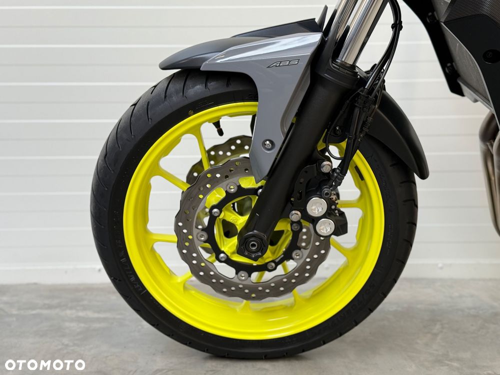 Yamaha MT - 24