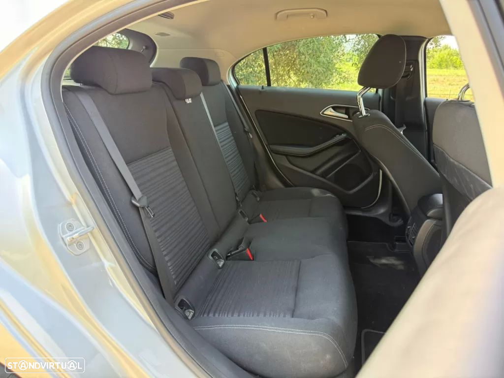 Mercedes-Benz A 180 CDI (BlueEFFICIENCY) Urban - 11