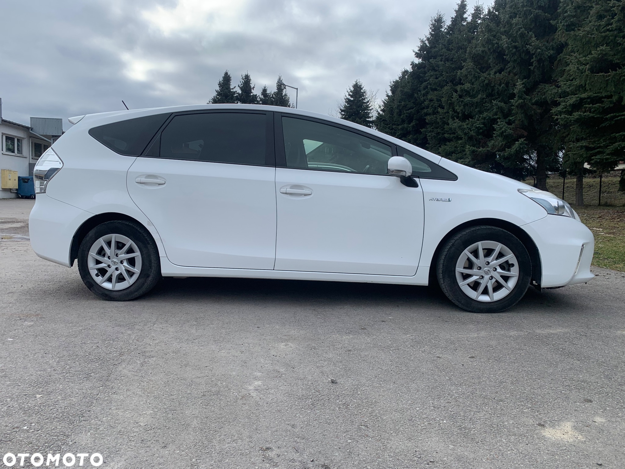 Toyota Prius+ (Hybrid) - 4