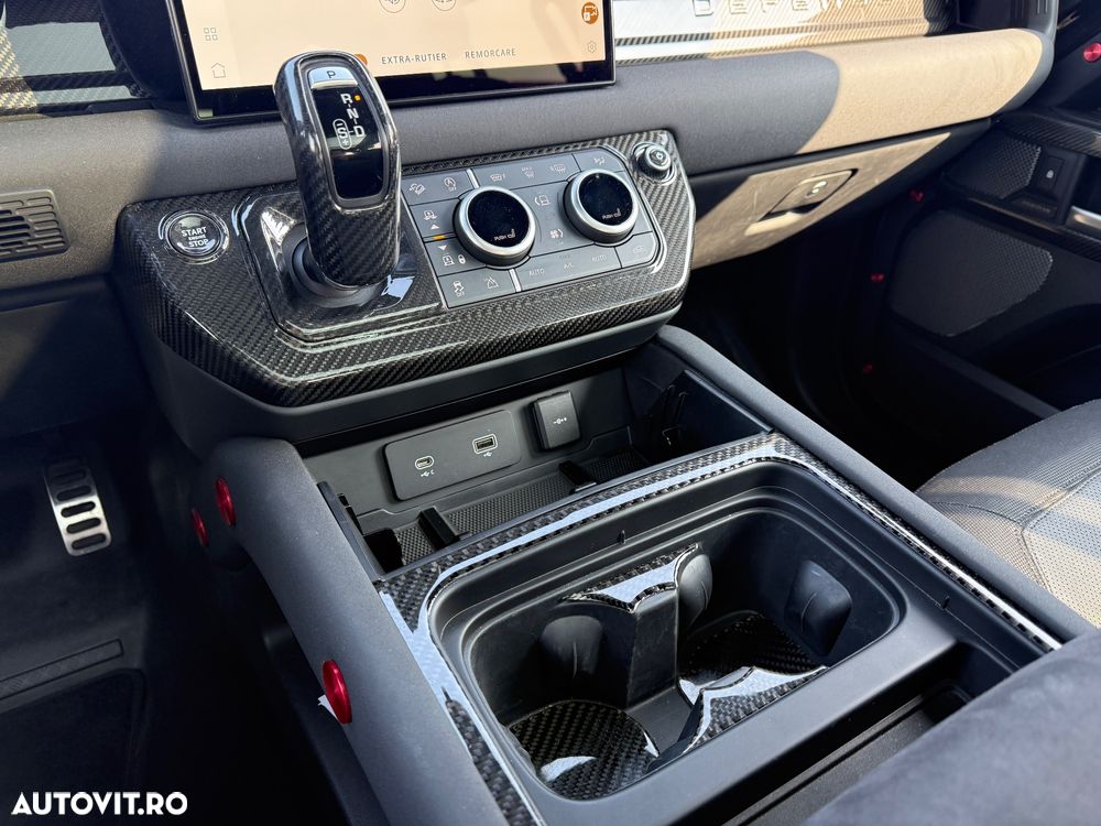 Land Rover Defender 110 3.0D 250 MHEV Hard Top X-Dynamic SE - 16