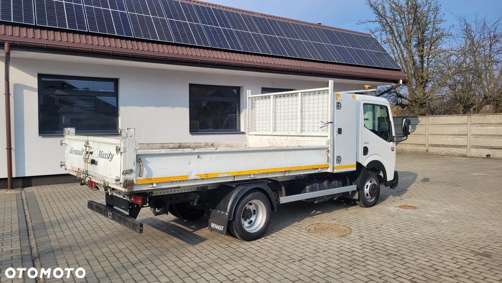 Renault Maxity - 8