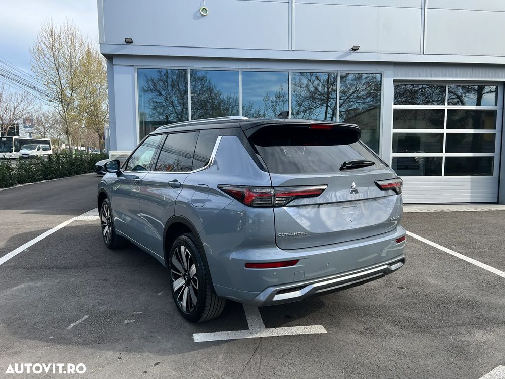 Mitsubishi Outlander 2.4 L 4X4 PHEV Instyle Ultimate - 3