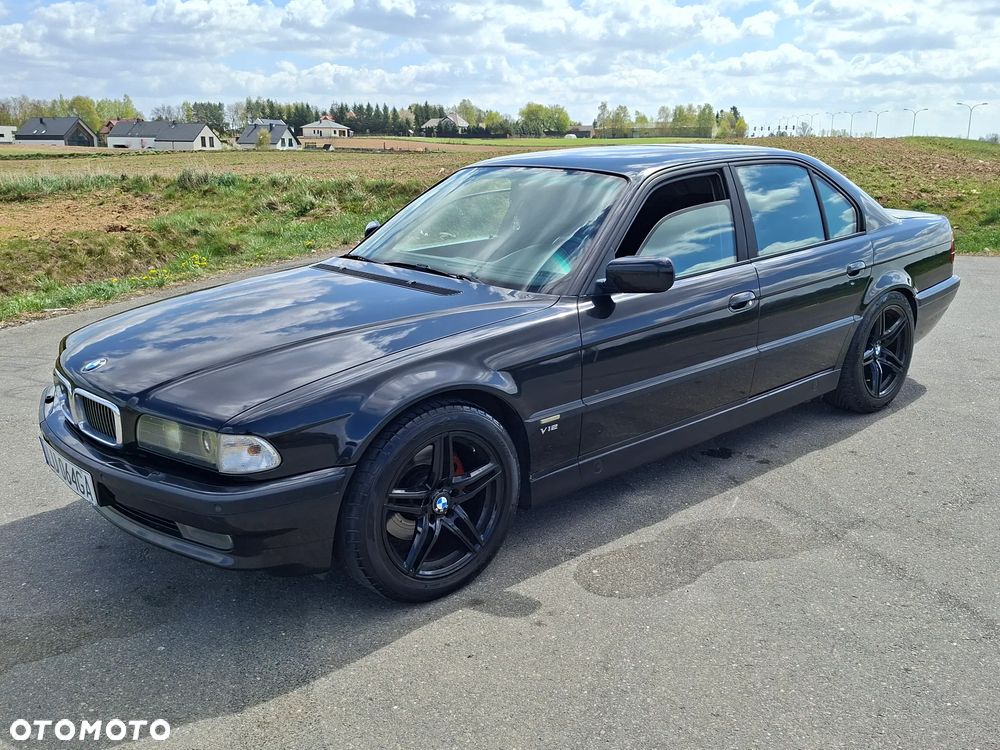 BMW Seria 7 750i - 1