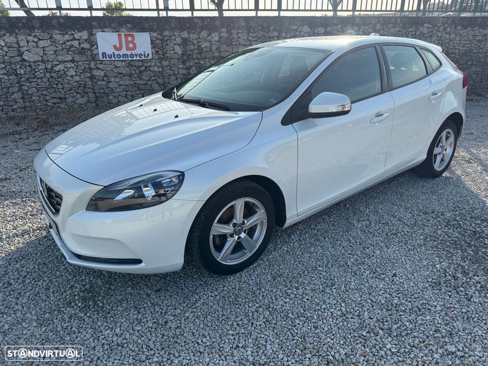 Volvo V40 2.0 D2 Momentum - 1