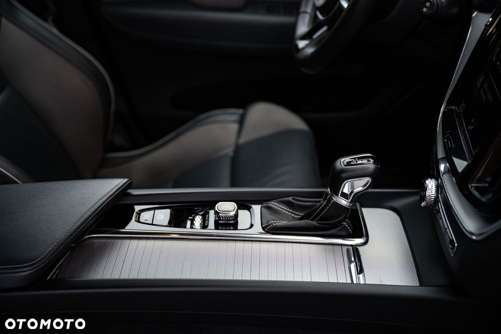 Volvo XC 60 D4 SCR R-Design - 16