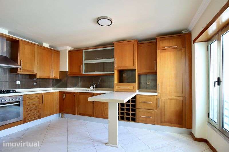 Apartamento 3 assoalhadas Almada arrenda