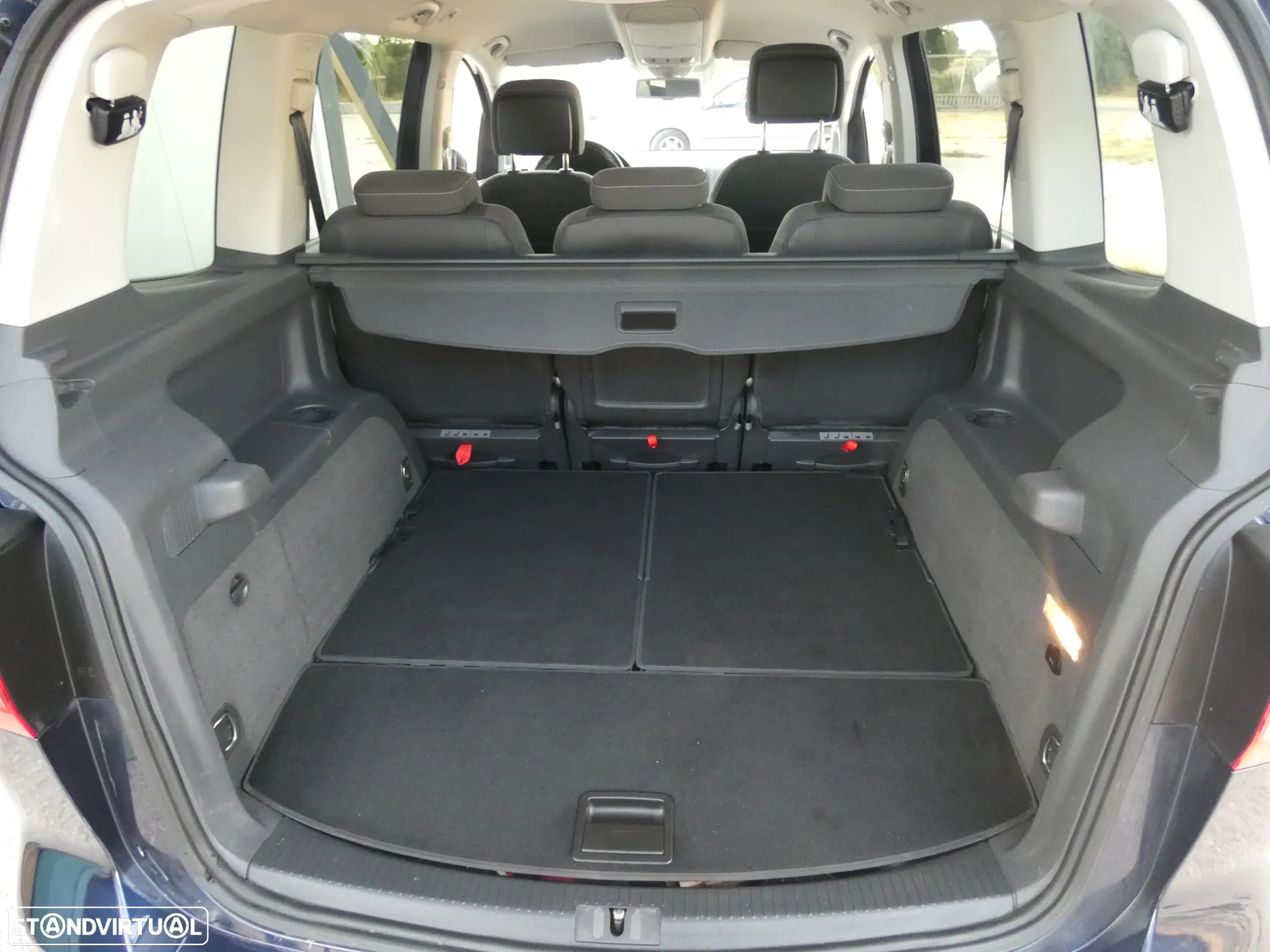 VW Touran 2.0 TDI DPF BlueMotion MATCH - 9