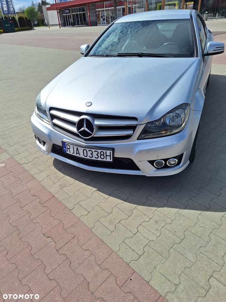 Mercedes-Benz Klasa C 250 CDI DPF BlueEFFICIENCY 7G-TRONIC Edition 1 - 32