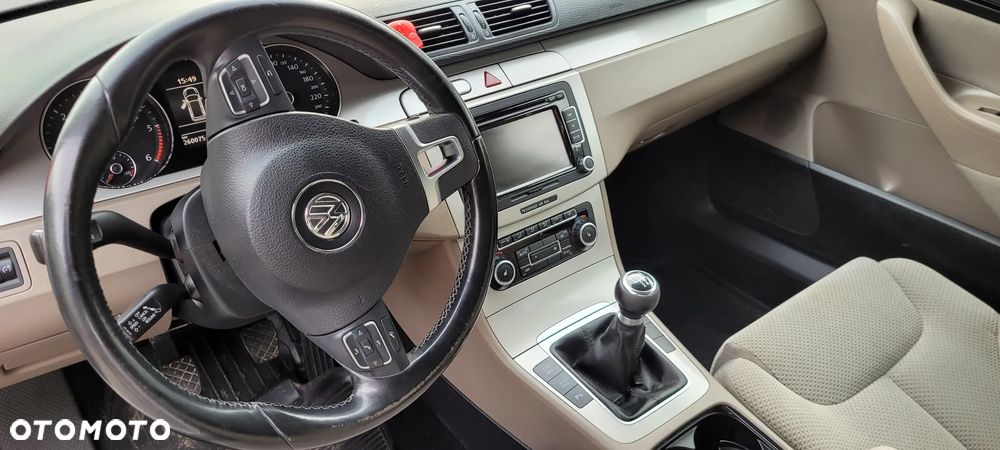 Volkswagen Passat 2.0 TDI DPF Highline - 17