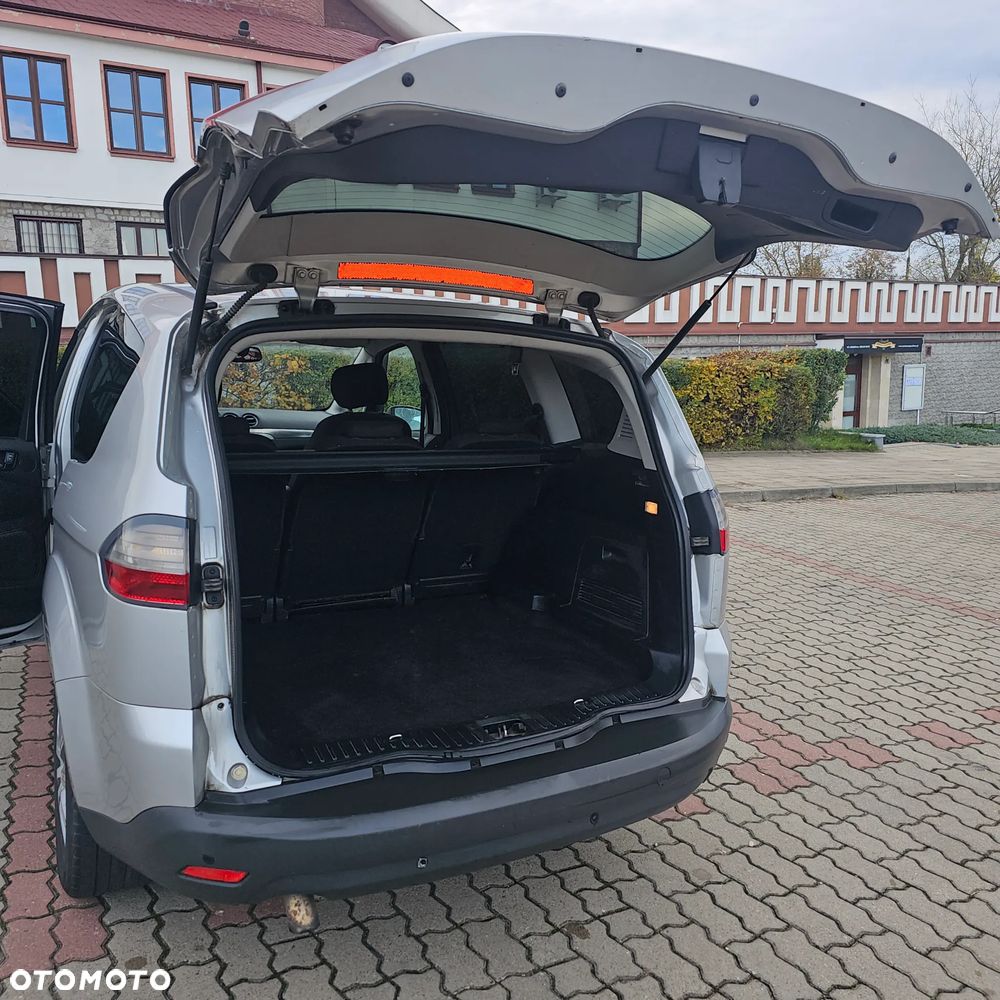 Ford S-Max - 12