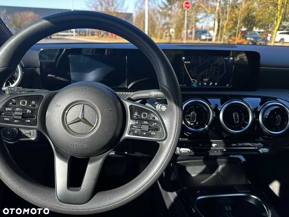 Mercedes-Benz Klasa A 180 7G-DCT Style - 23