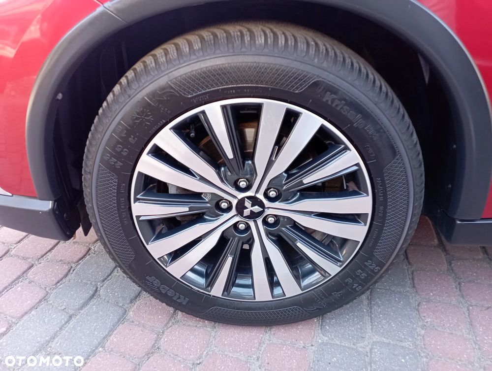 Mitsubishi Outlander 2.0 Intense + Navi 4WD CVT - 30