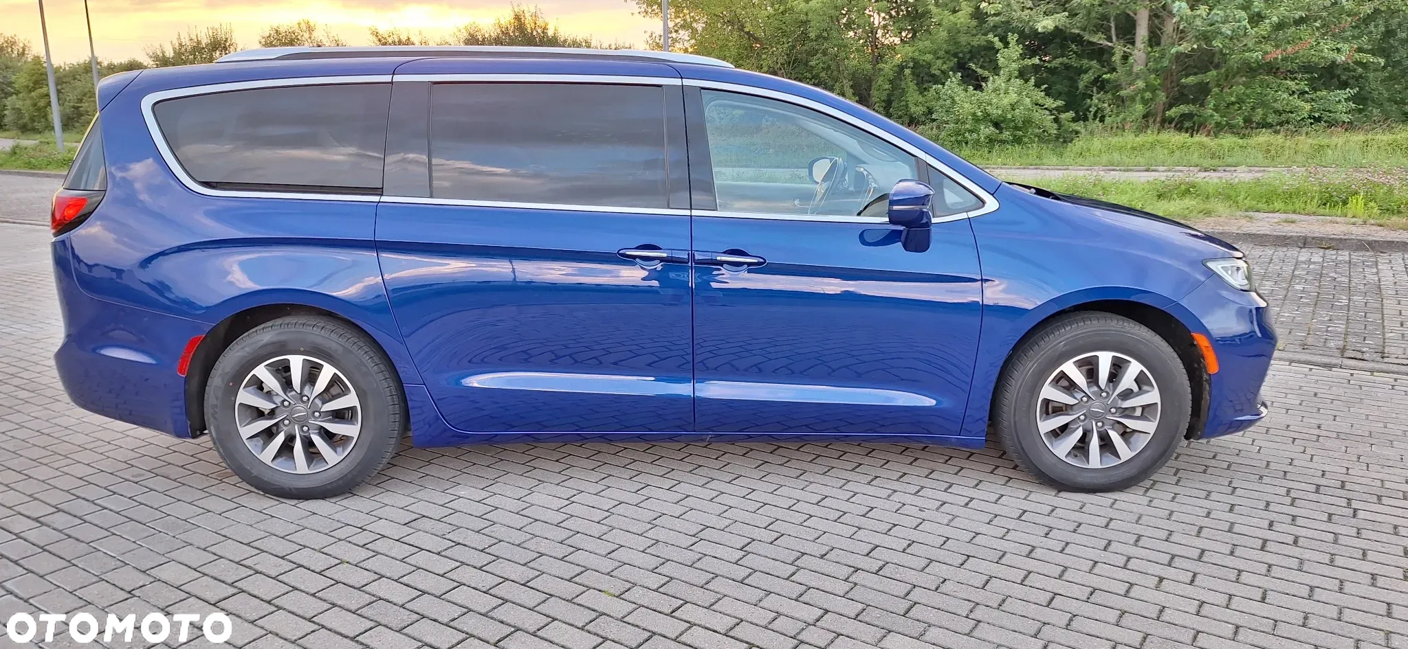 Chrysler Pacifica - 2
