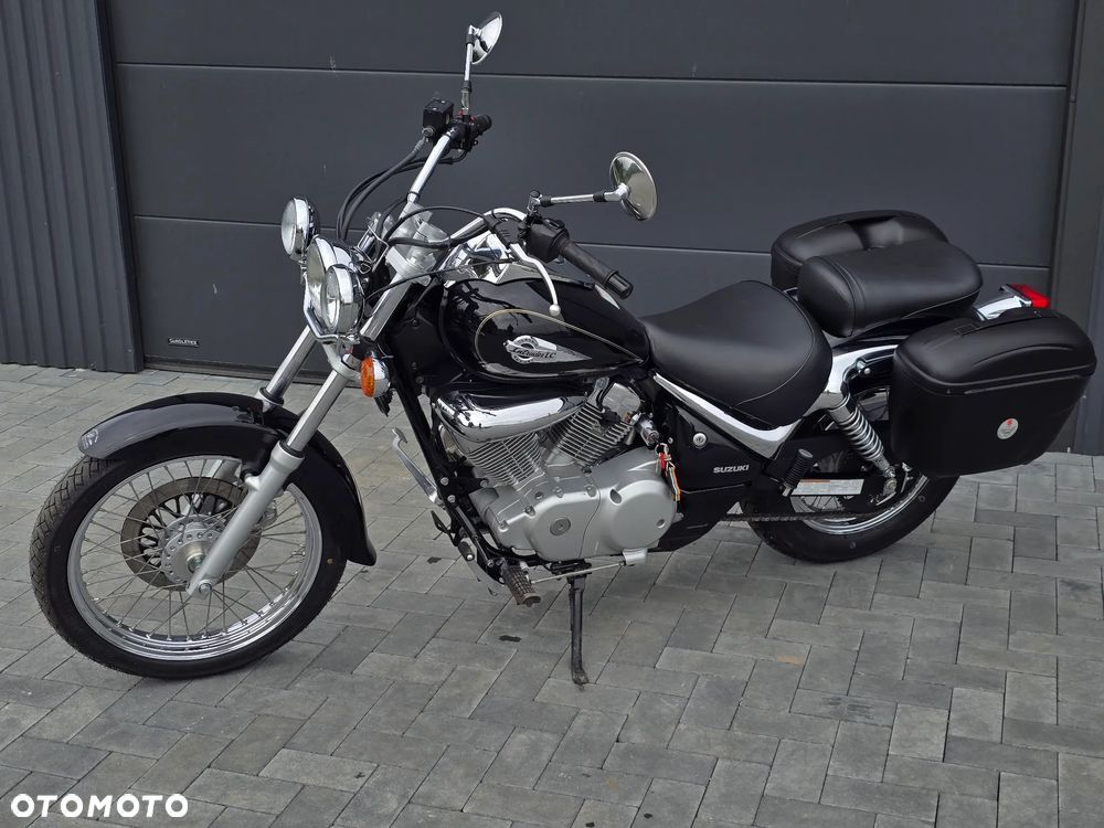 Suzuki Intruder - 13