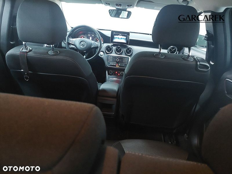 Mercedes-Benz GLA 180 7G-DCT - 17