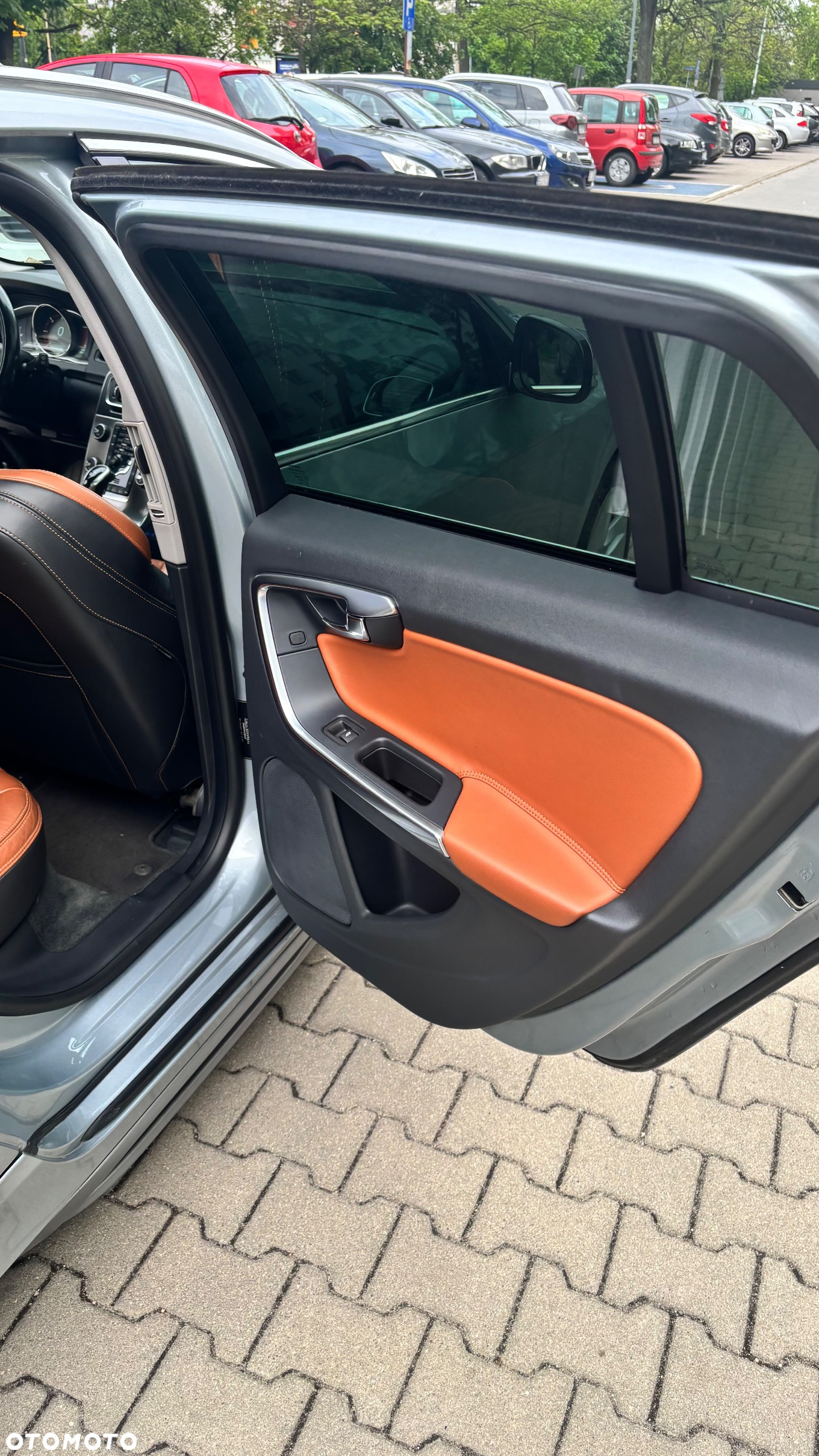 Volvo V60 D6 AWD Plug-in Hybrid Summum - 26