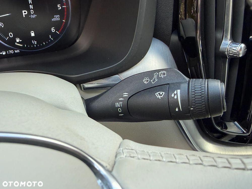 Volvo XC 60 B4 D AWD Momentum Pro - 28