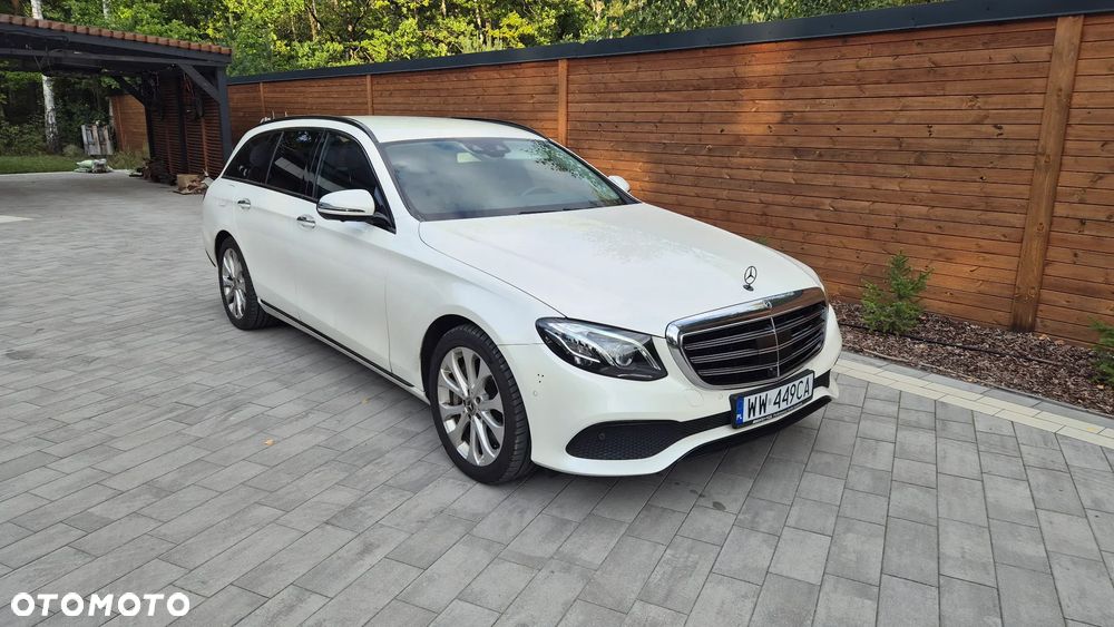 Mercedes-Benz Klasa E 400 4Matic 9G-TRONIC Exclusive - 3