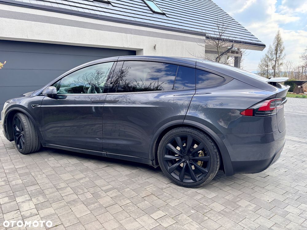 Tesla Model X - 6
