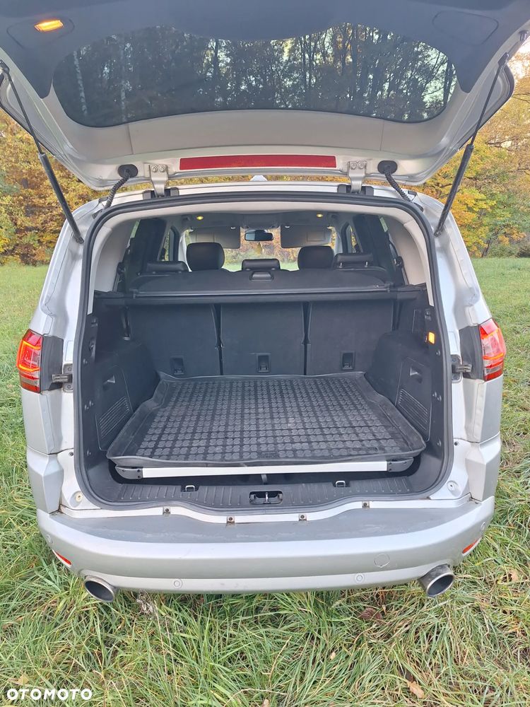 Ford S-Max - 12