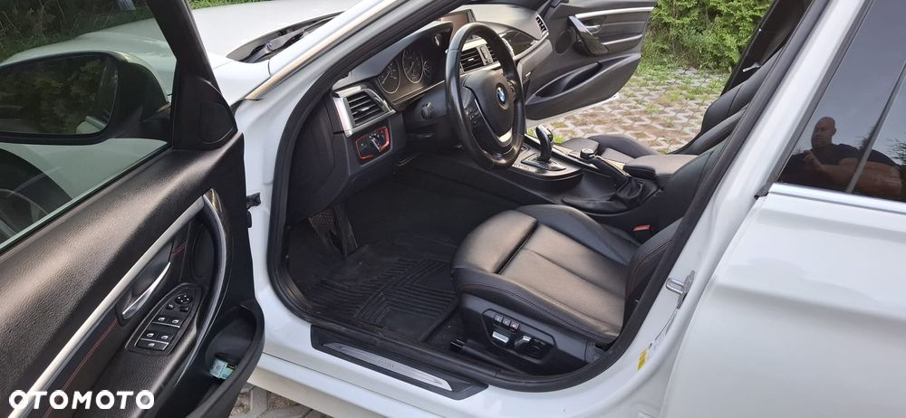 BMW Seria 3 330i Sport Line - 30