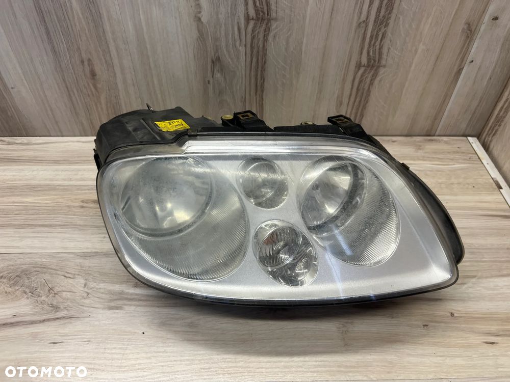 LAMPA REFLEKTOR PRAWY VW TOURAN I EUROPA - 2