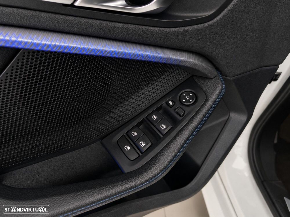 BMW 116 d Pack Desportivo M Auto — fotografia 17