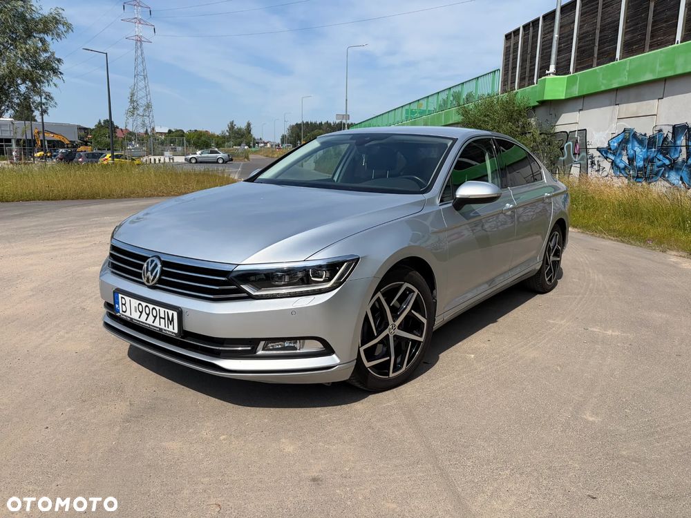 Volkswagen Passat - 1
