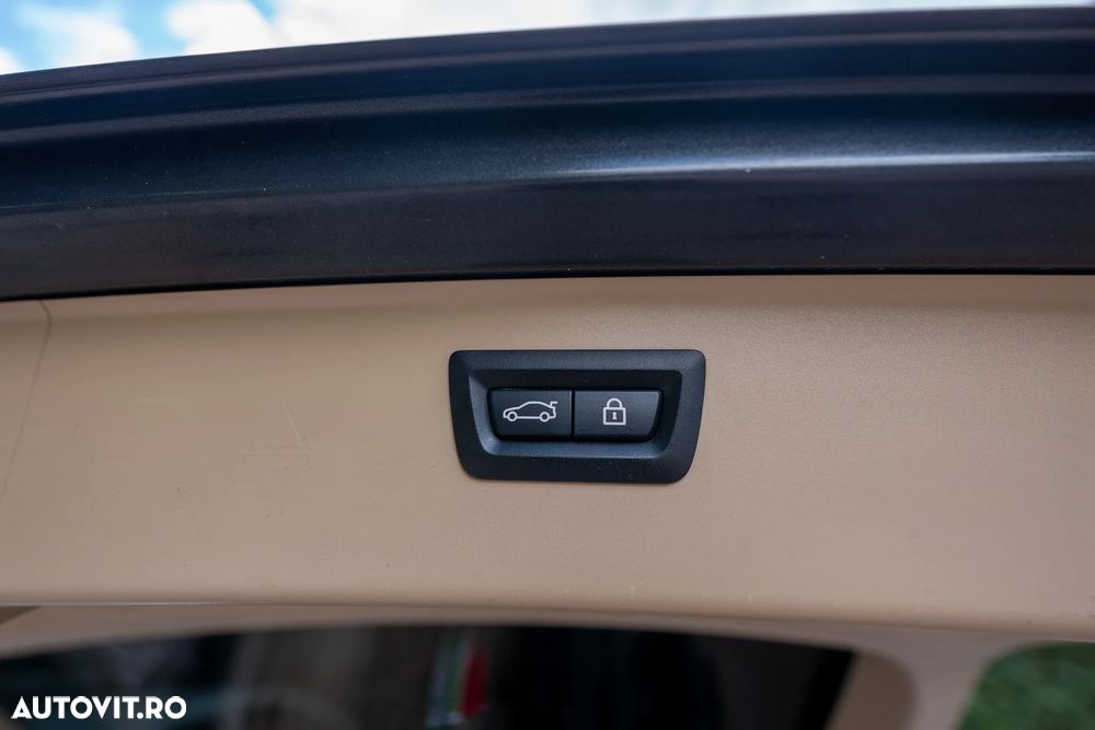 BMW Seria 5 525d xDrive Touring Aut. Luxury Line - 12