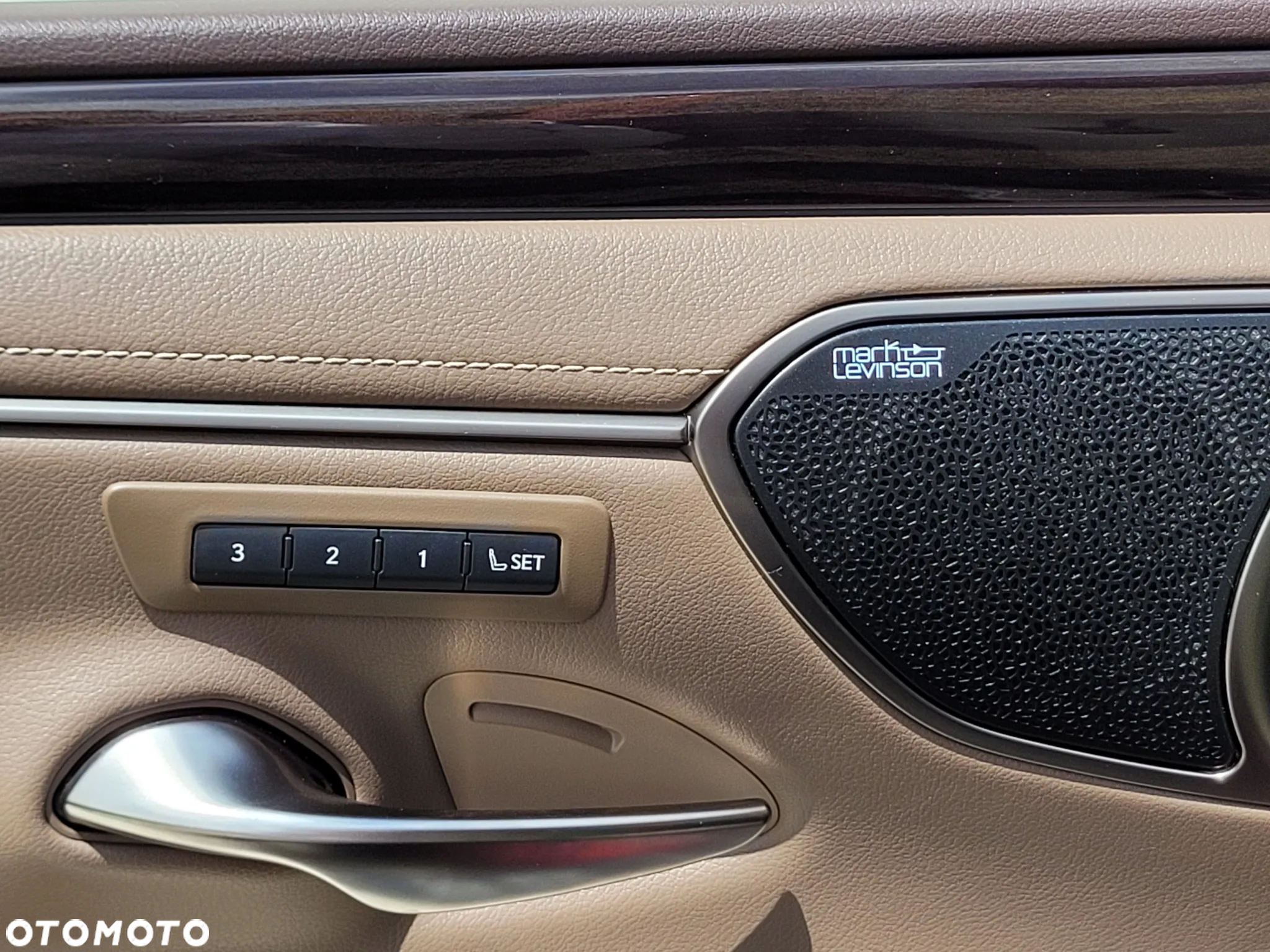 Lexus ES 300h Prestige - 23