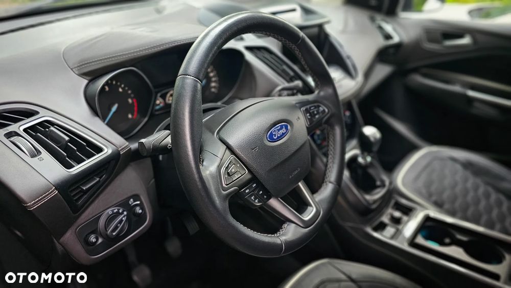 Ford Kuga 2.0 TDCi 2x4 Vignale - 28