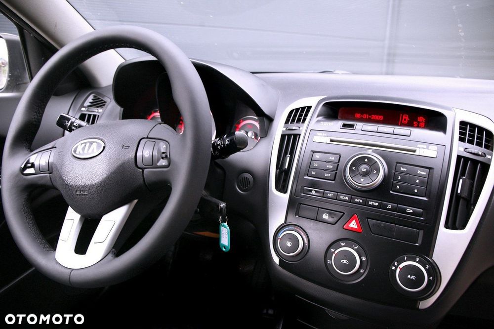 Kia Ceed - 13
