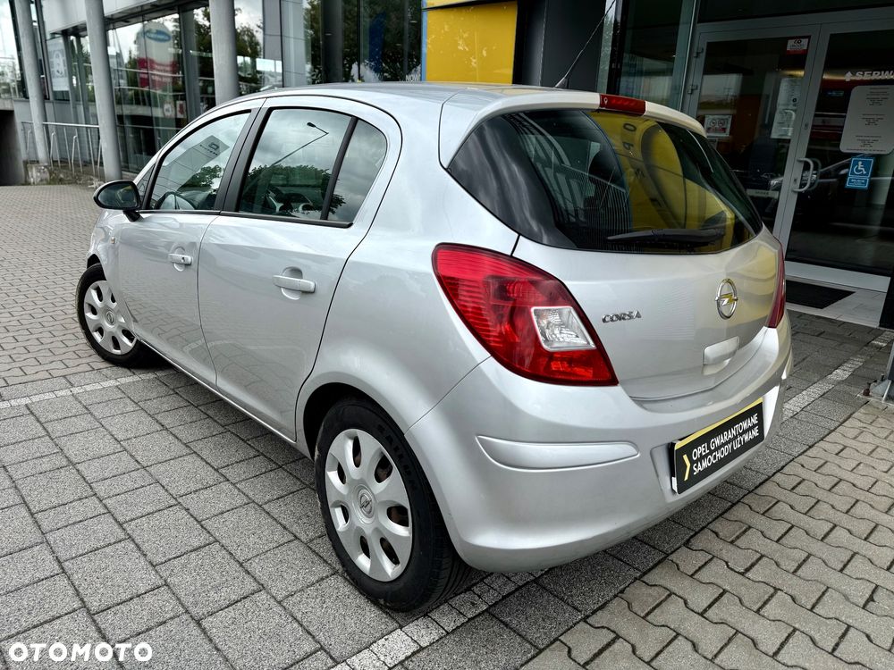 Opel Corsa 1.2 16V Cosmo - 2
