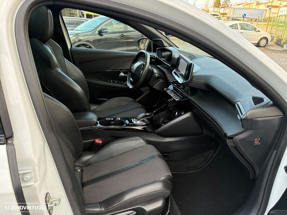 Peugeot 208 - 32