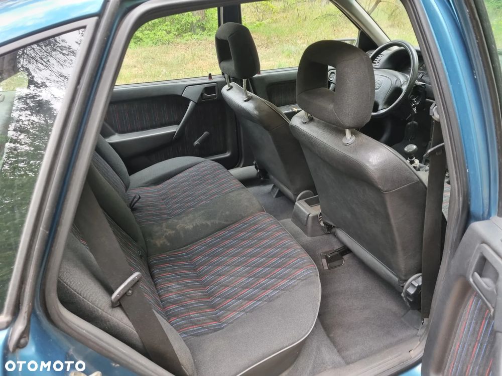Opel Vectra 1.6 GL - 12