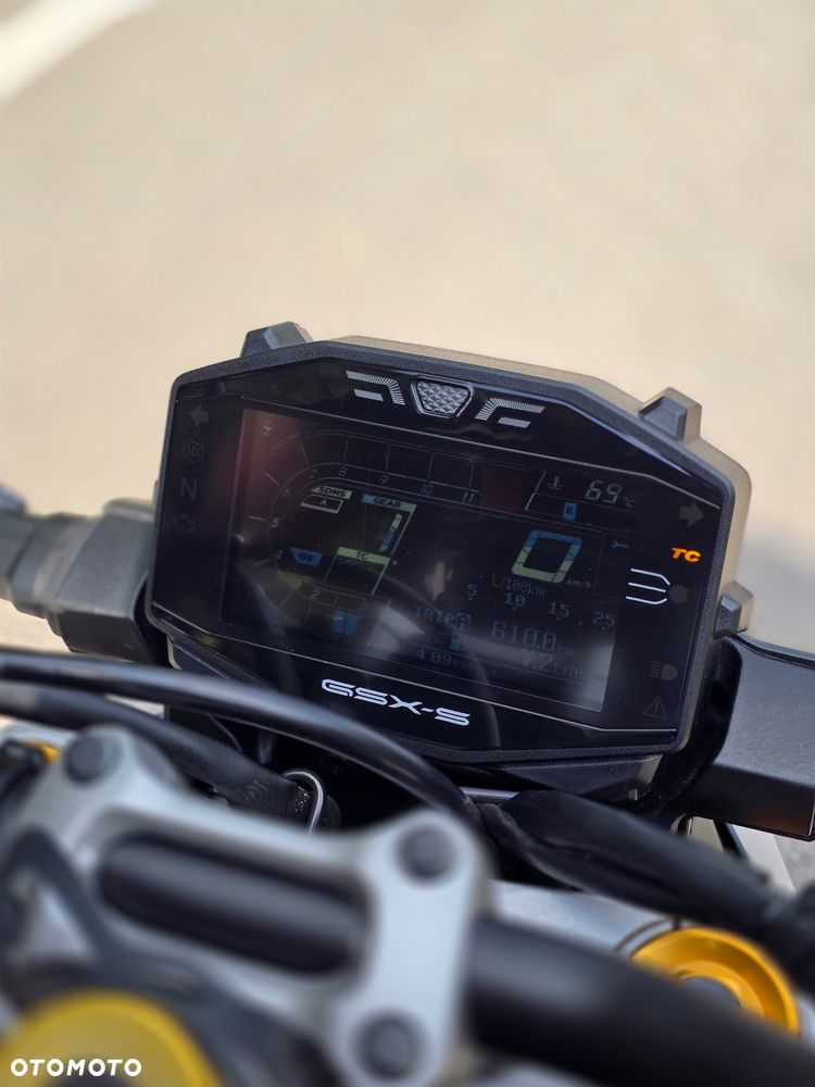 Suzuki GSX 1000 - 35