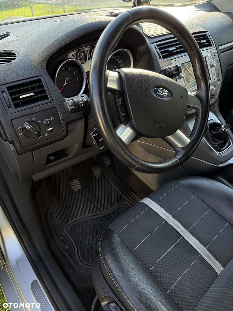 Ford Kuga - 10