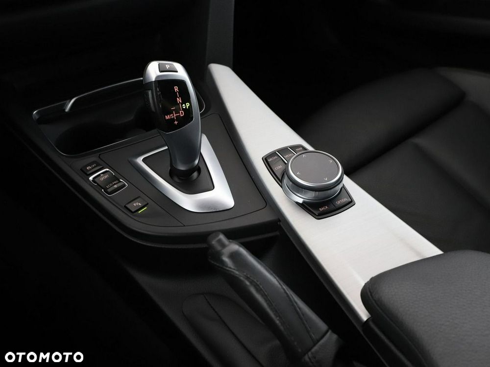 BMW Seria 3 318d M Sport - 28